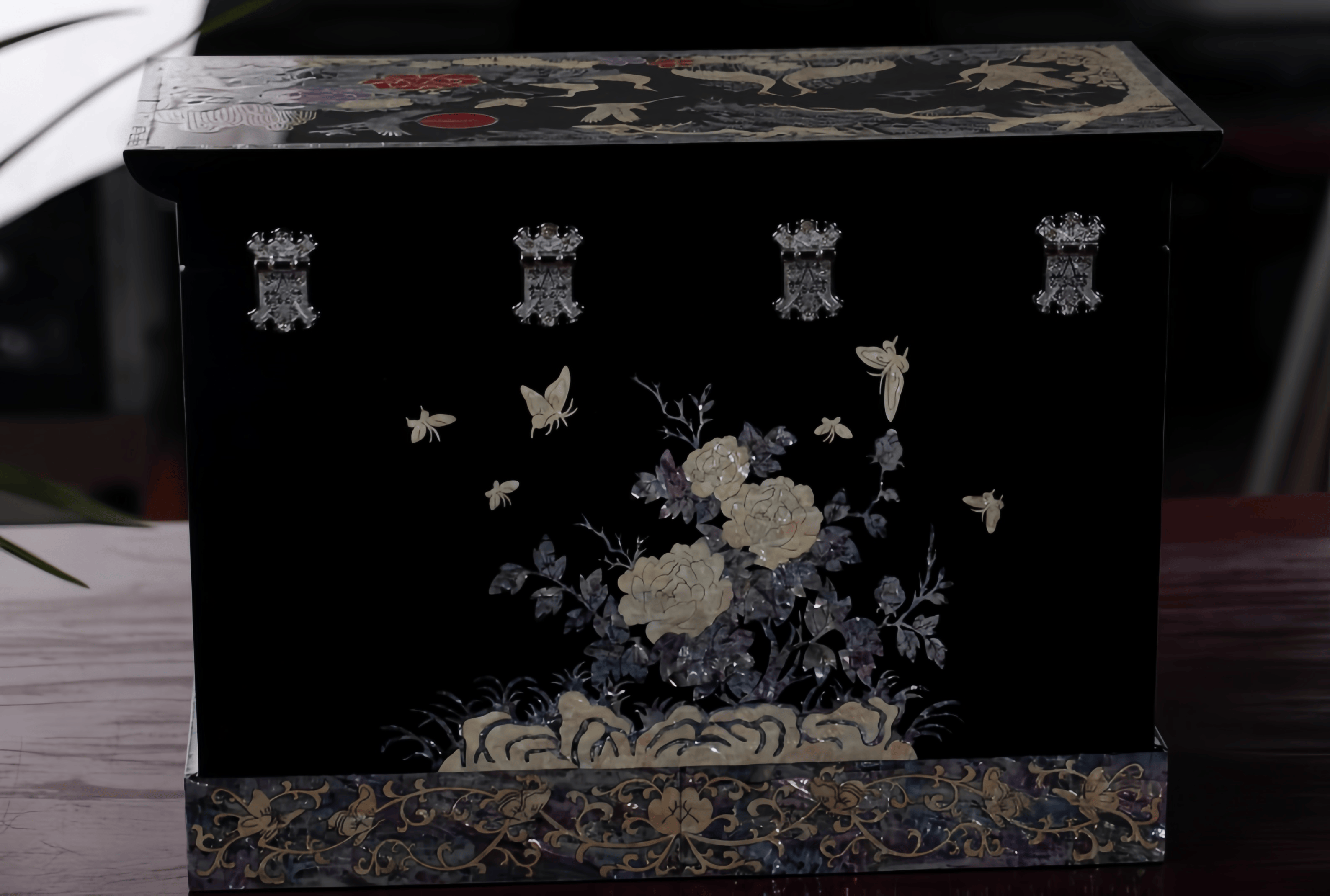 Handcarved Vintage Mother of Pearl Lacquer Jewelry Box