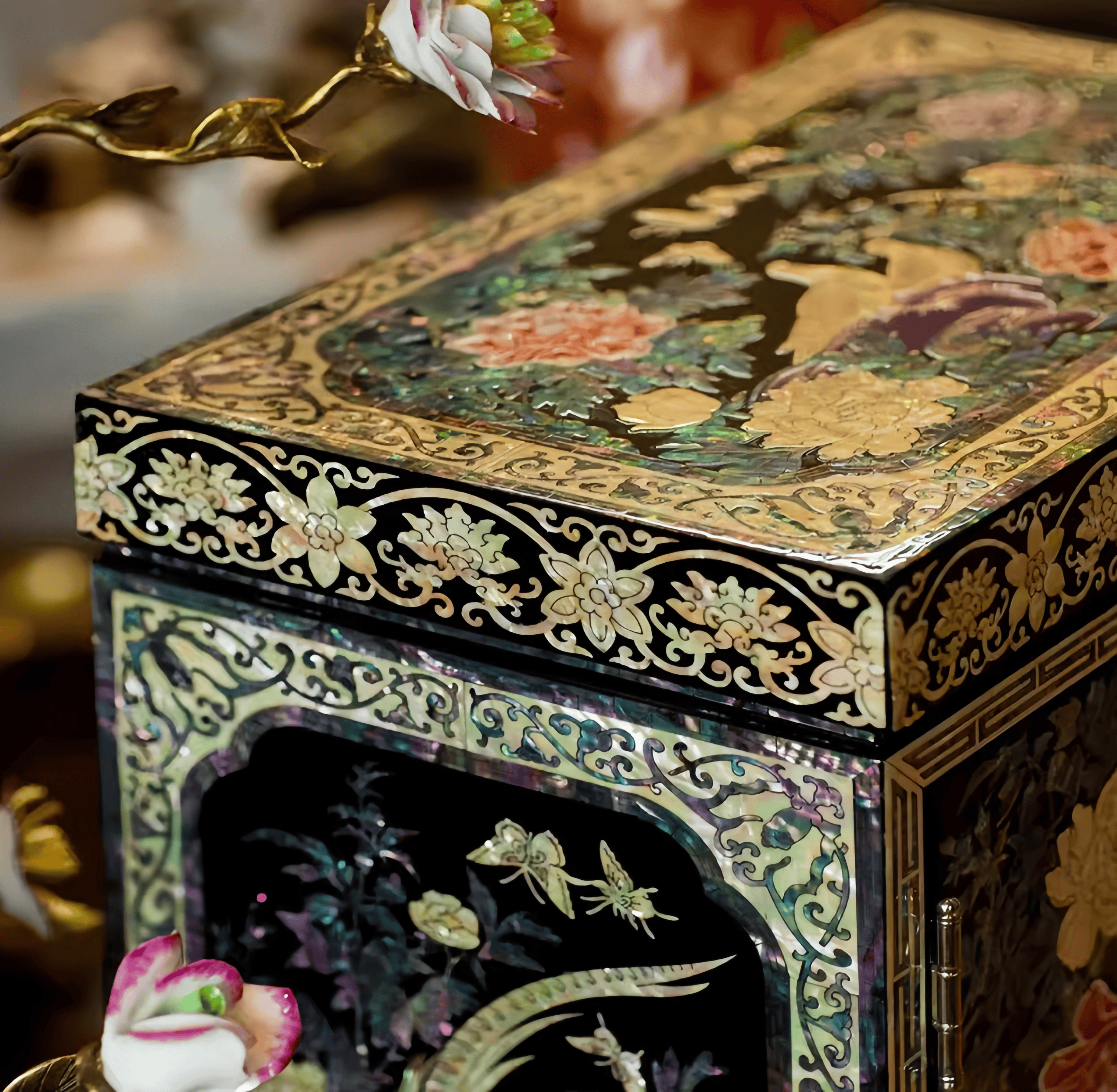 Handcarved Vintage Mother of Pearl Lacquer Jewelry Box