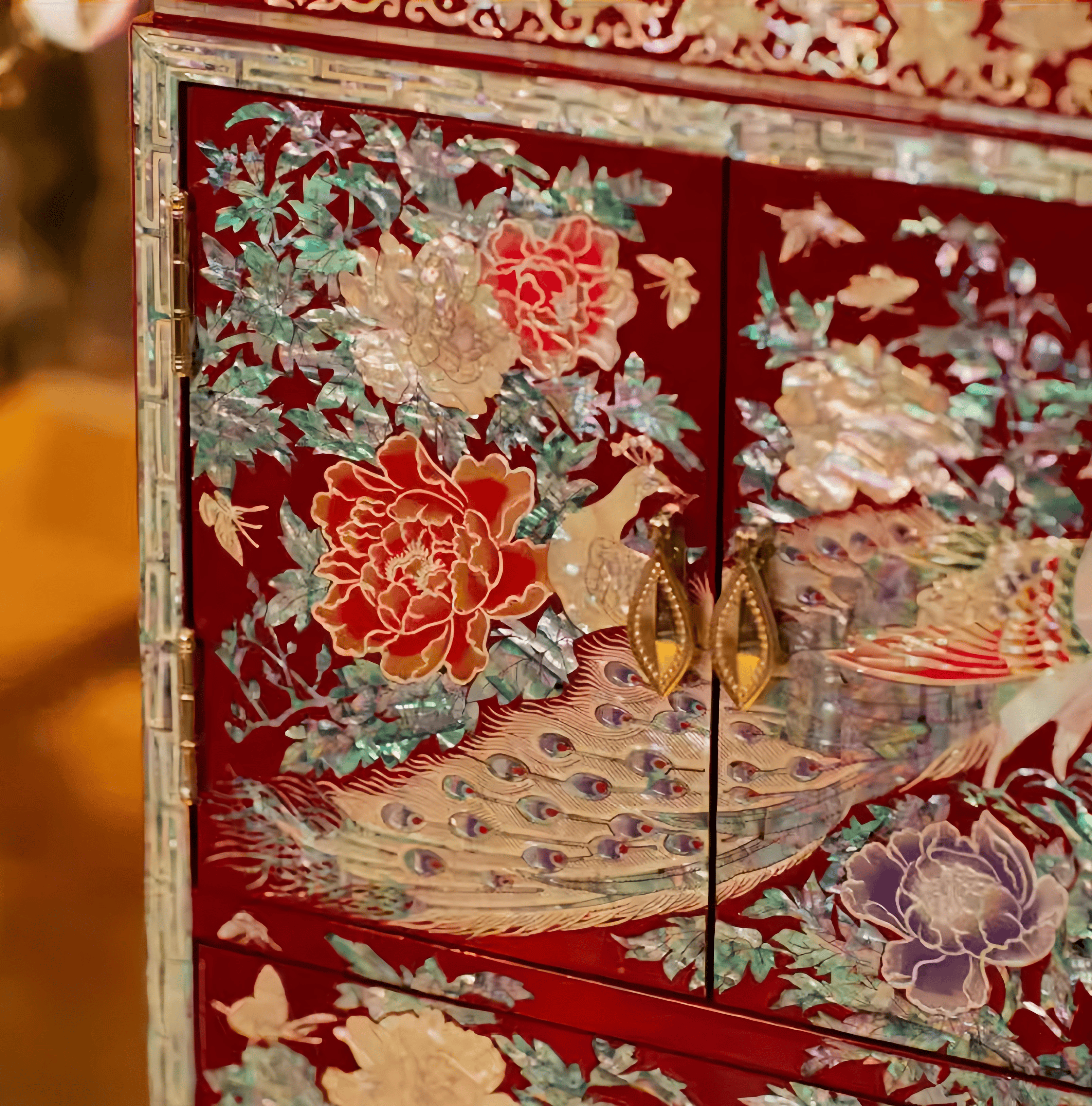 Handcarved Vintage Mother of Pearl Lacquer Jewelry Box