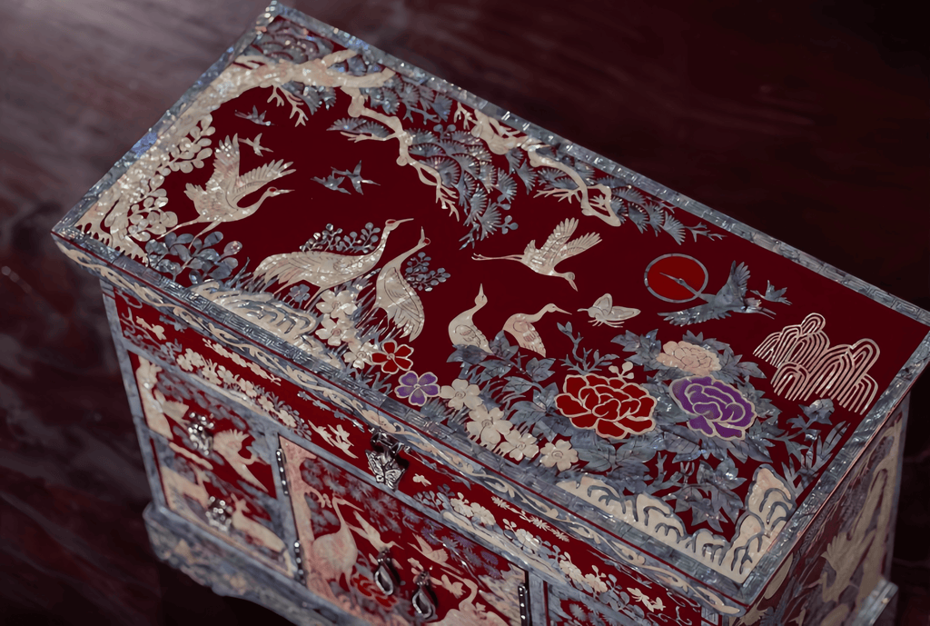 Handcarved Vintage Mother of Pearl Lacquer Jewelry Box