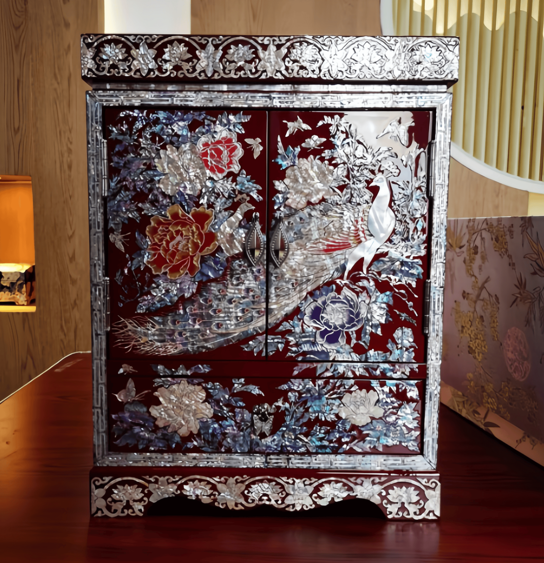 Handcarved Vintage Mother of Pearl Lacquer Jewelry Box