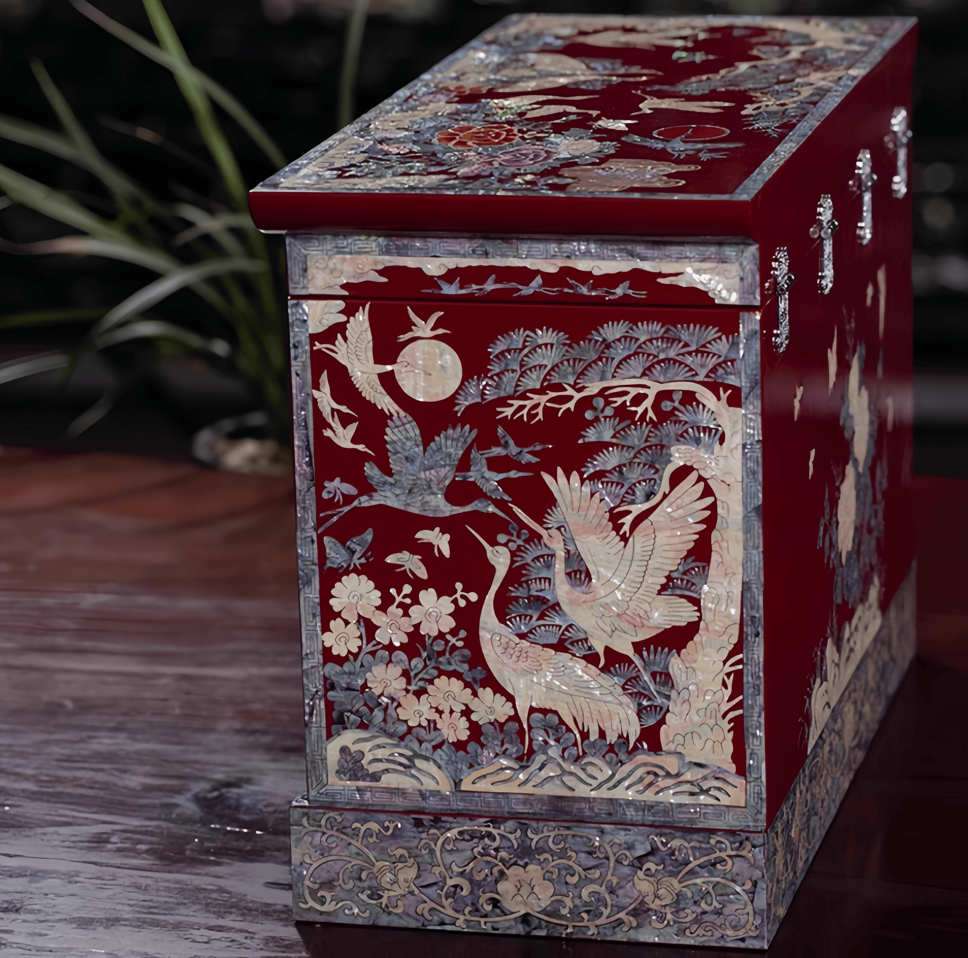 Handcarved Vintage Mother of Pearl Lacquer Jewelry Box
