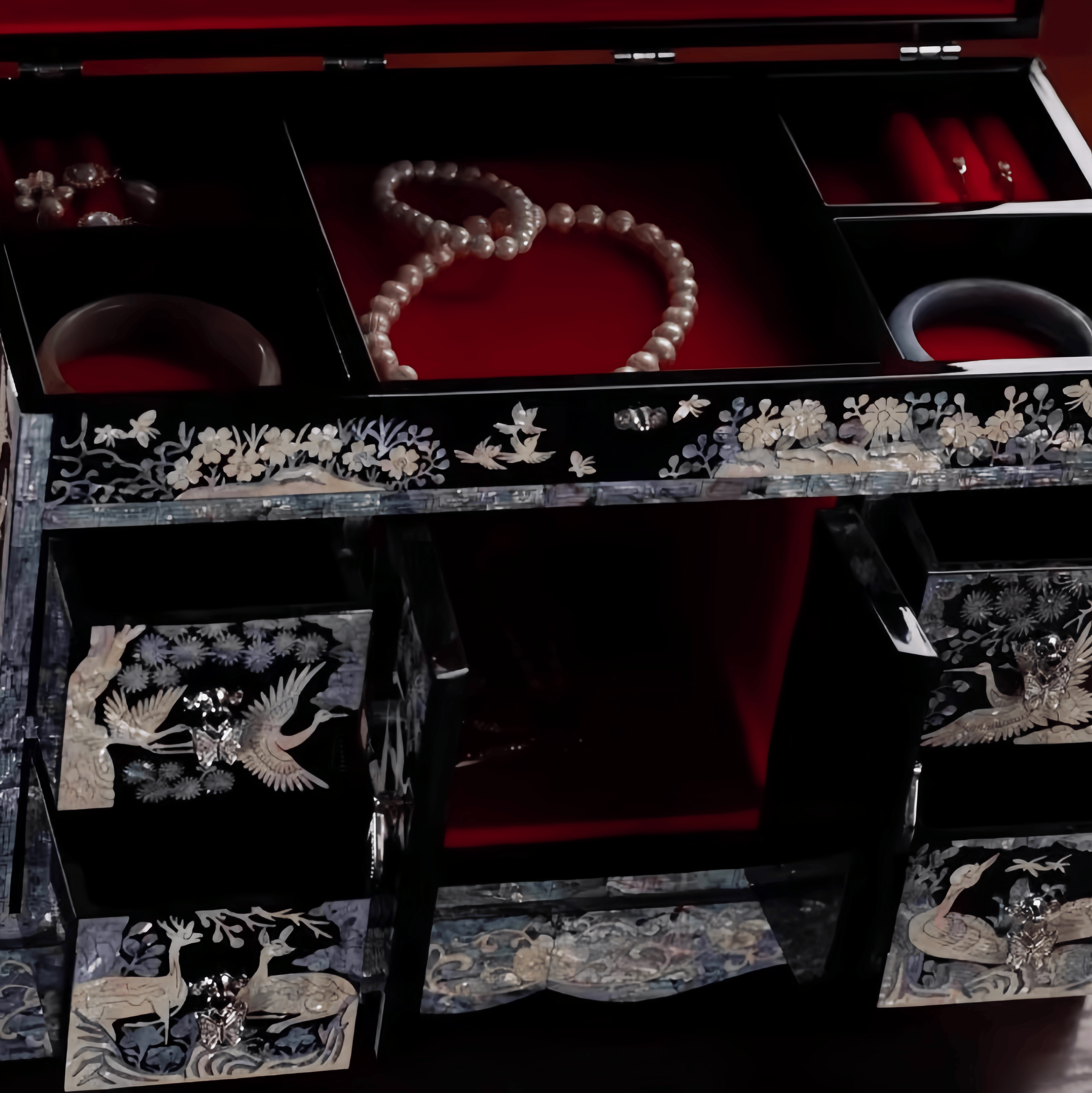 Handcarved Vintage Mother of Pearl Lacquer Jewelry Box