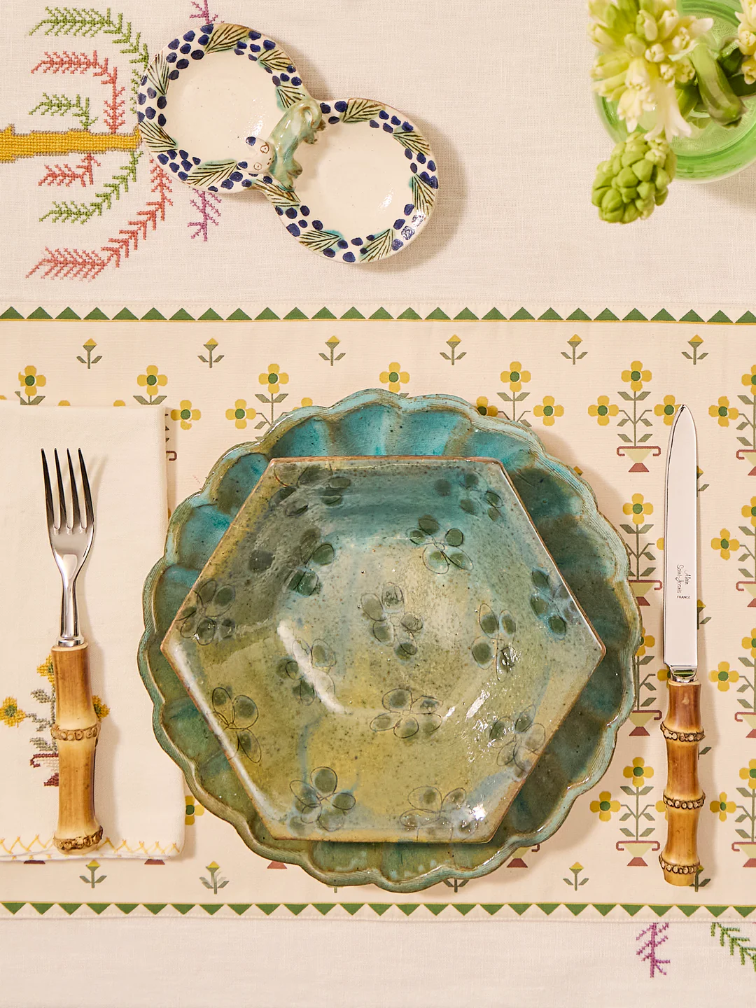 Anut Cairo Daisy Hand-Painted Ceramic Salad / Dessert Plates – 8in/20cm (Set of 4)