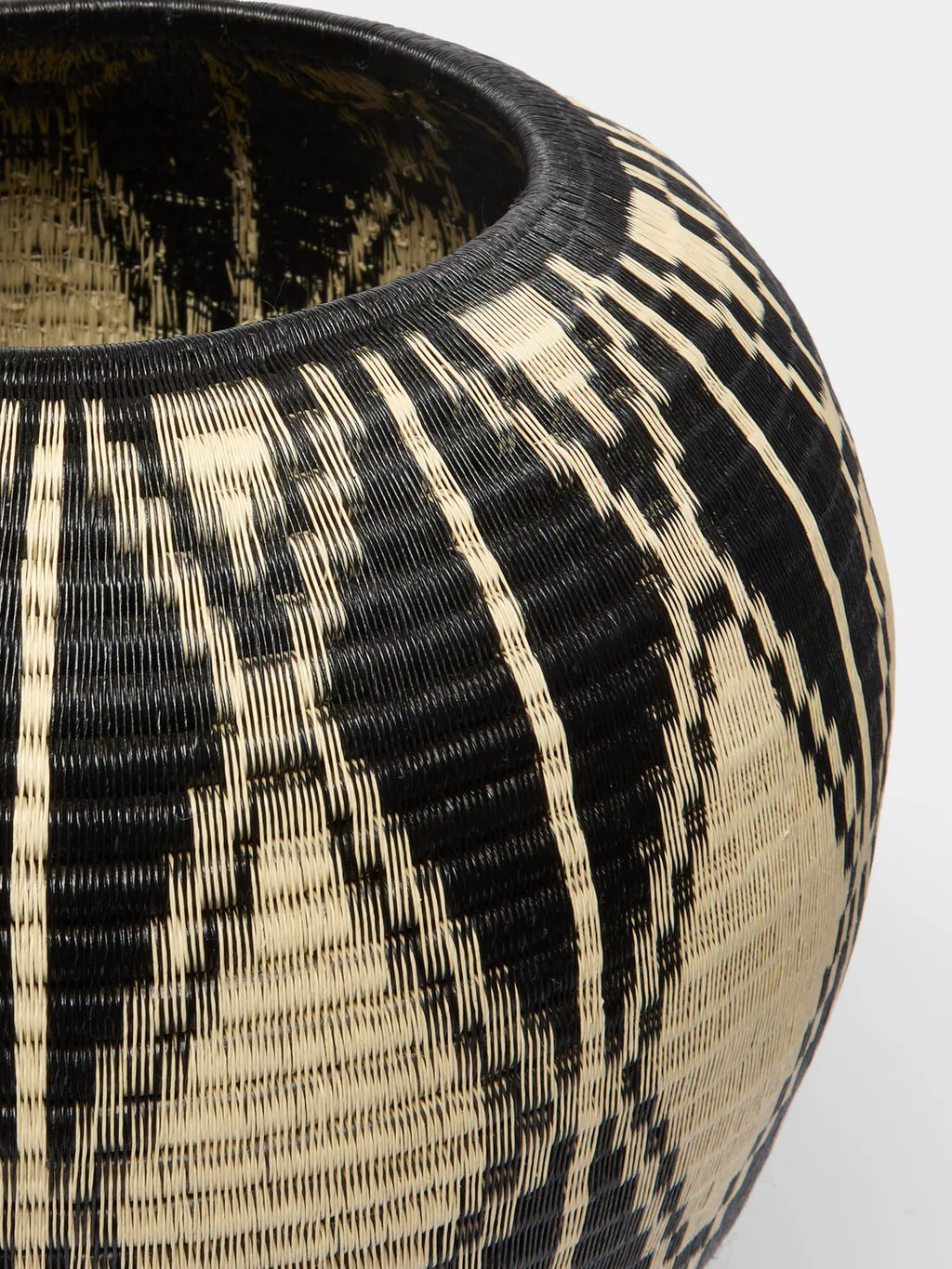 CasaLatina Diamond Handwoven Werregue Palm Large Basket