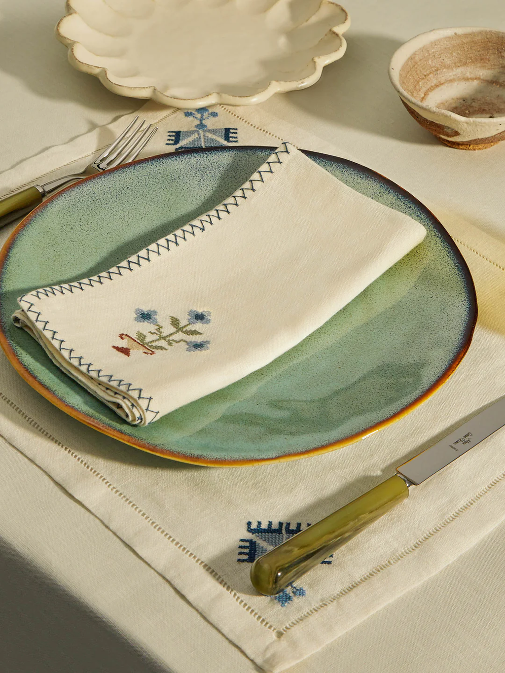 Anut Cairo Bouquet Hand-Embroidered Linen Napkins (Set of 4)