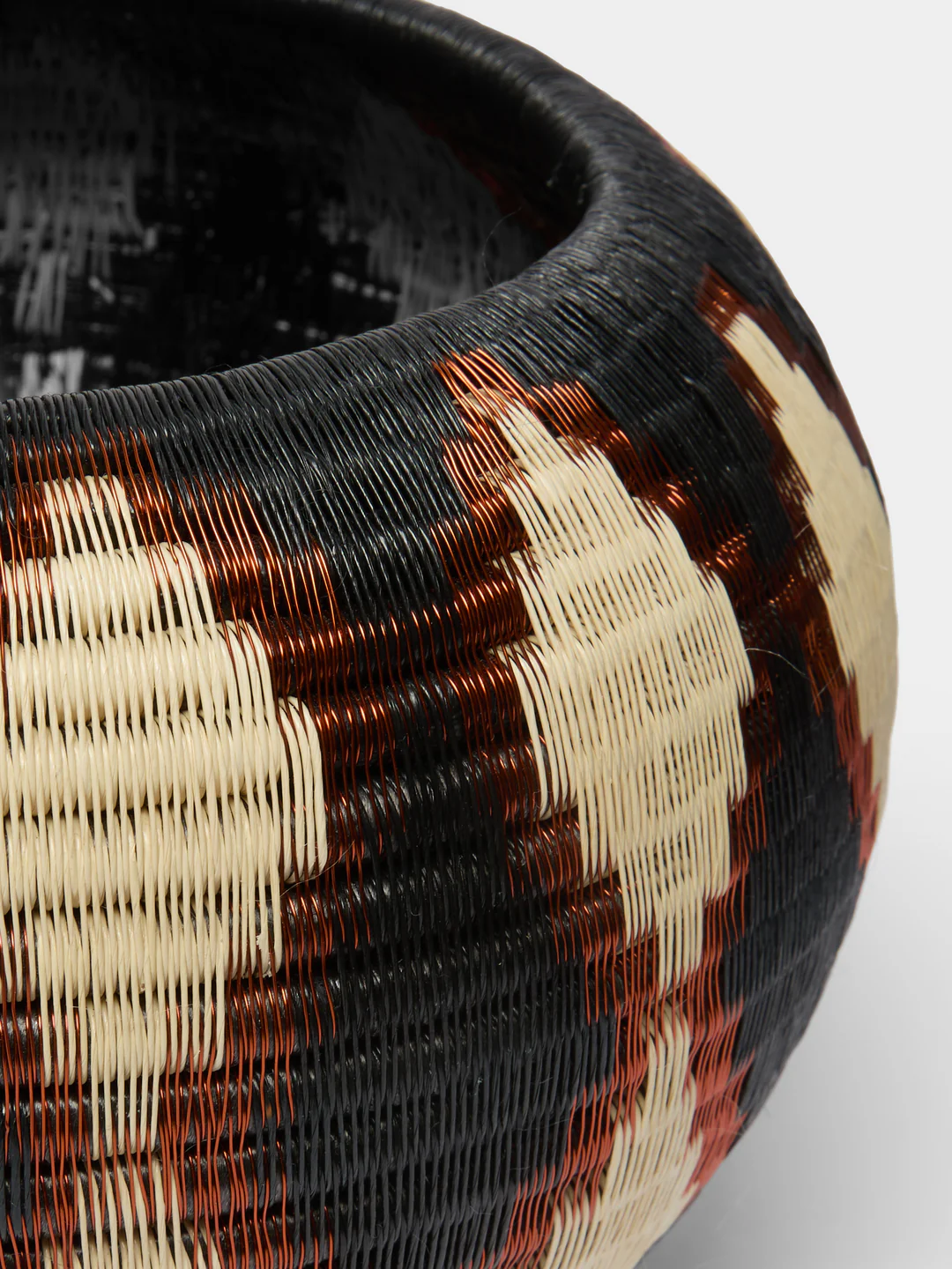 CasaLatina Gotas Handwoven Werregue Palm Basket